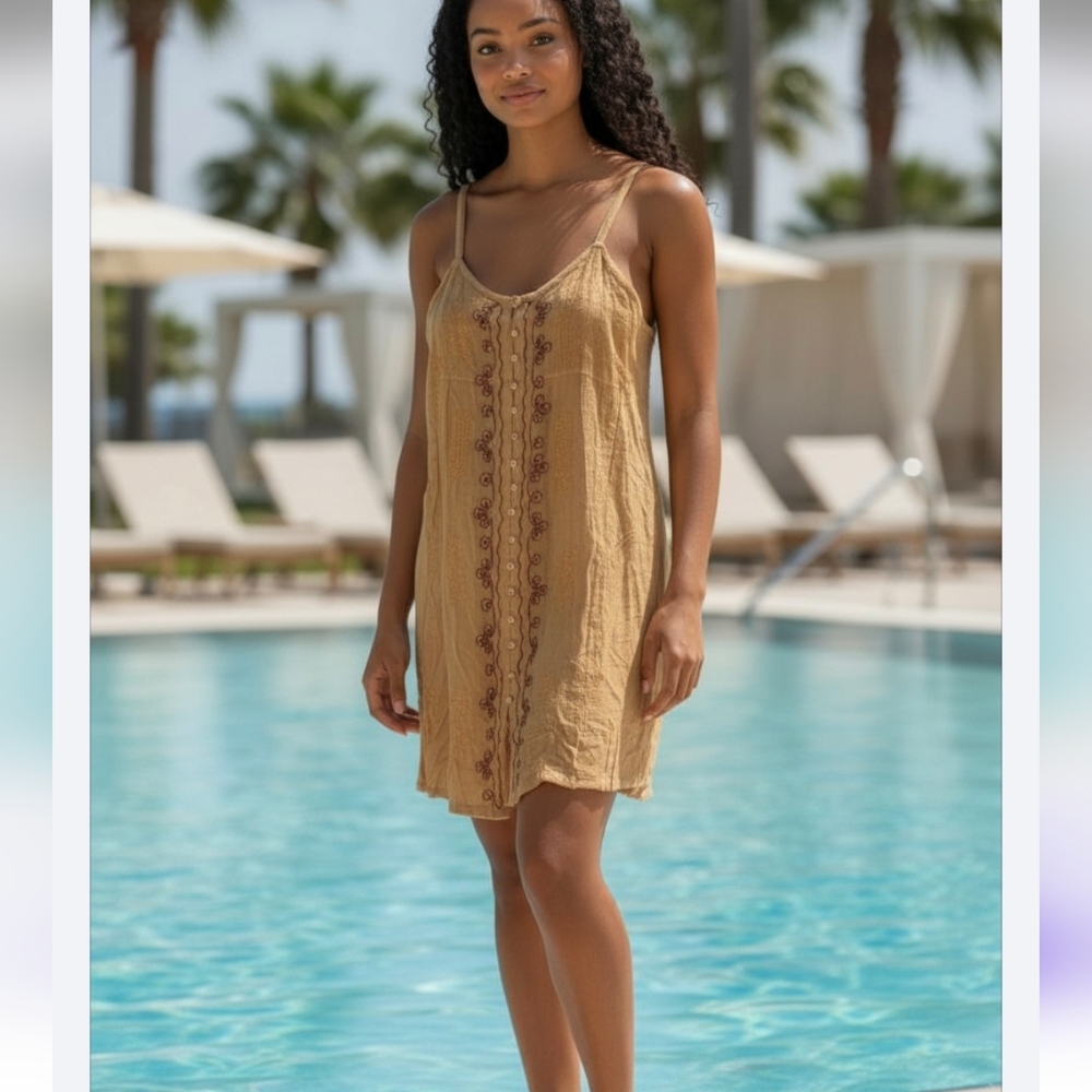 🧚 NWT Embroidered Speghetti Strap Midi Dress